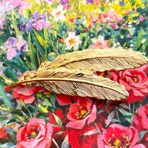 Vintage SIGNED GERRY’s Gold Toned Double Feather Broach